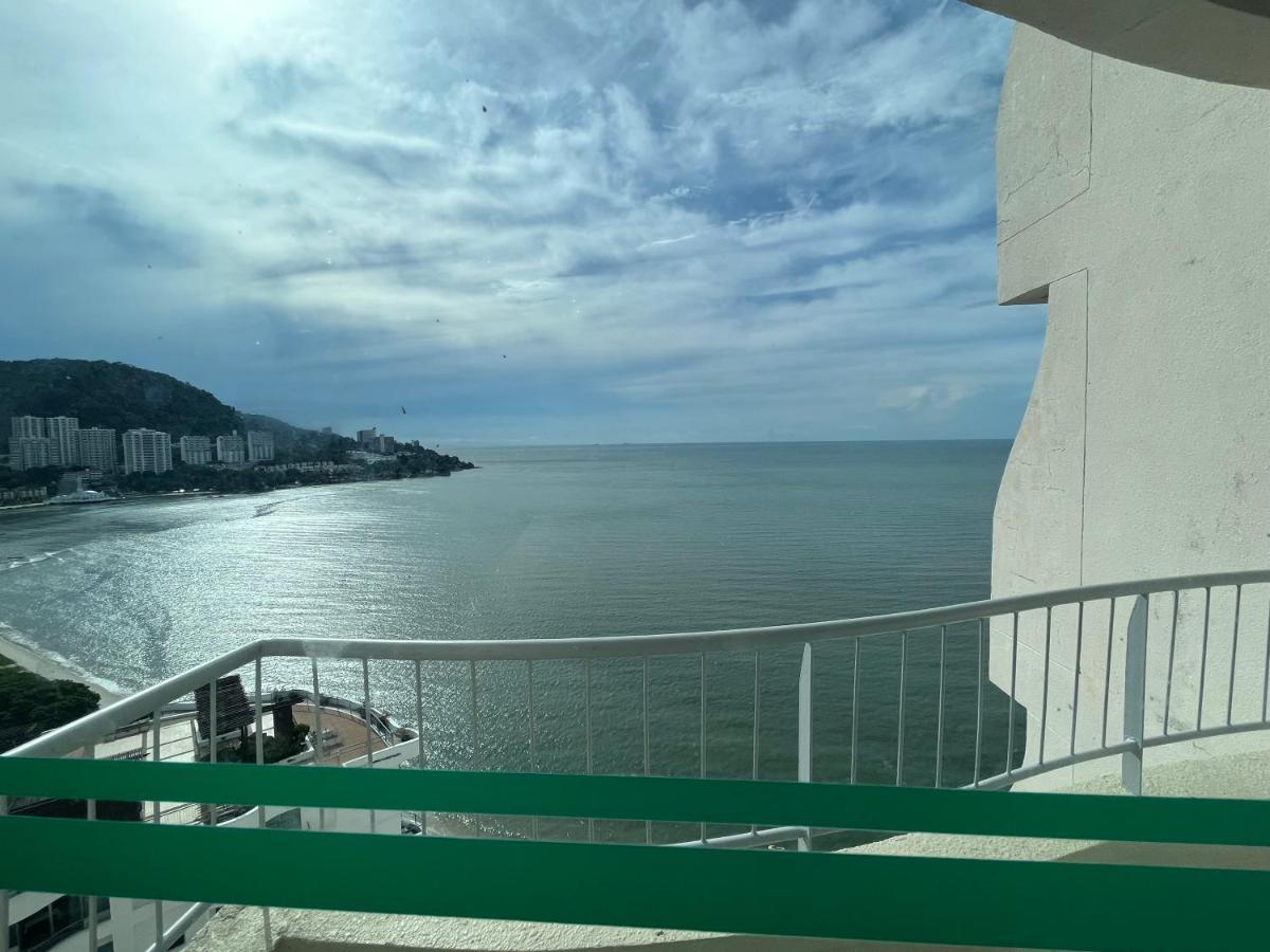 فندق Paradise By The Sea In Penang By Veron At Rainbow Paradise تانجونغ بونغاه المظهر الخارجي الصورة