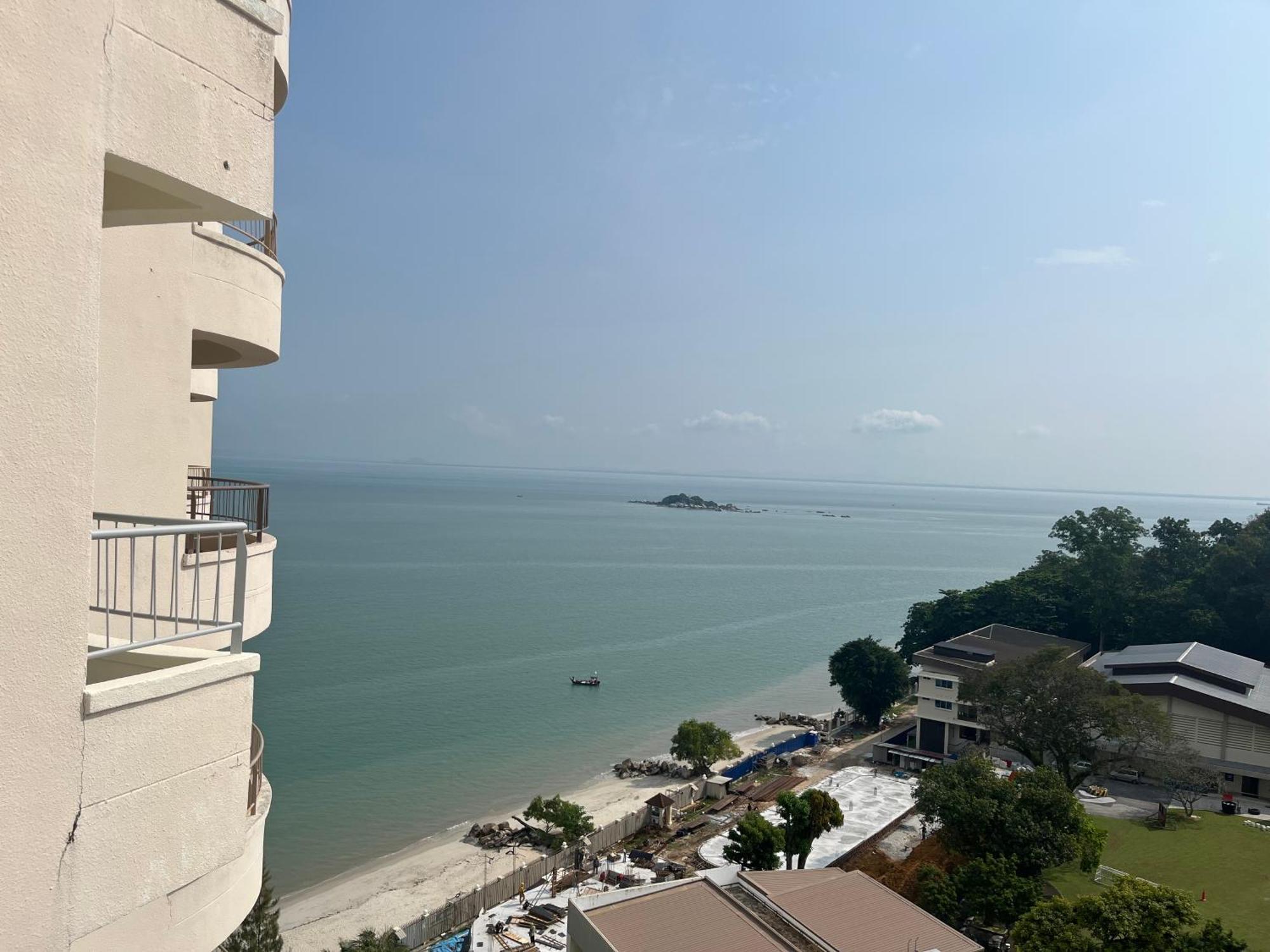 فندق Paradise By The Sea In Penang By Veron At Rainbow Paradise تانجونغ بونغاه المظهر الخارجي الصورة