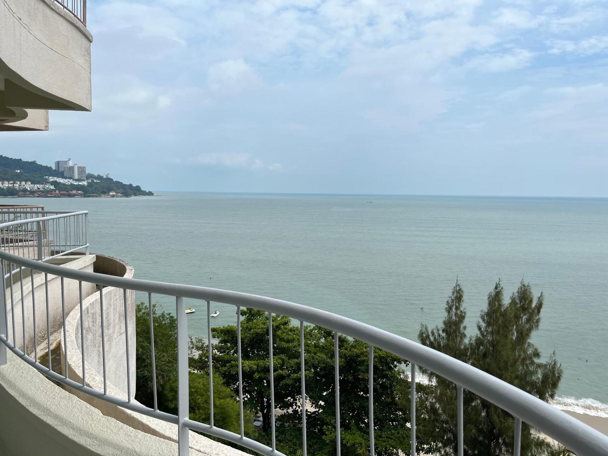 فندق Paradise By The Sea In Penang By Veron At Rainbow Paradise تانجونغ بونغاه المظهر الخارجي الصورة