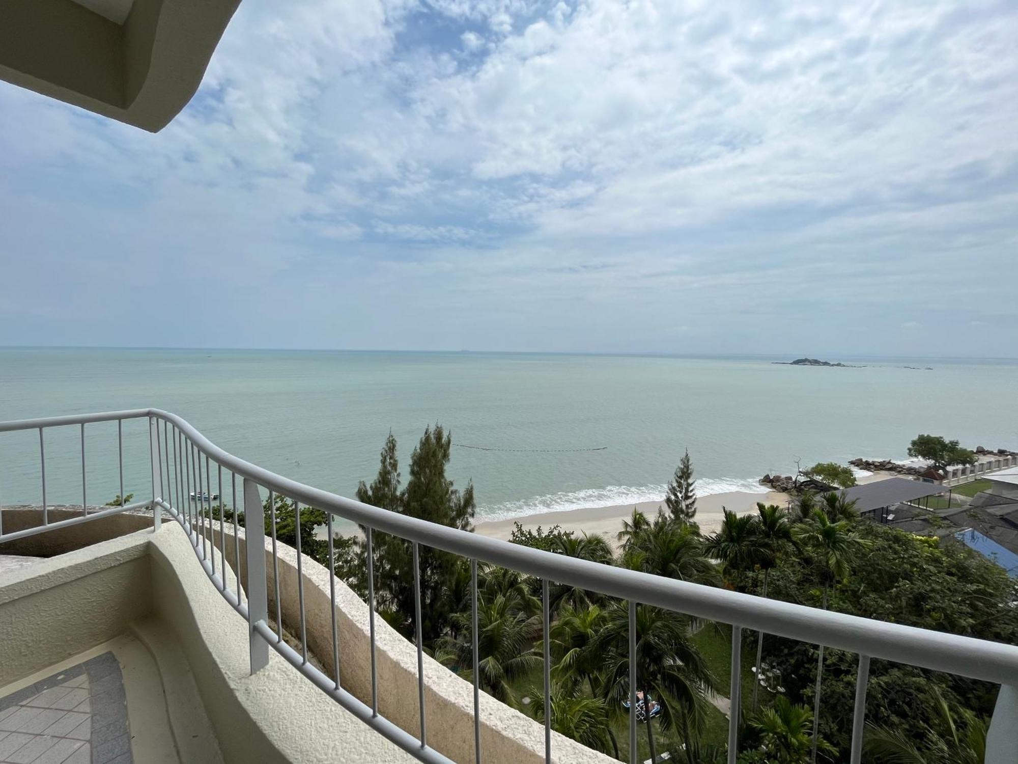 فندق Paradise By The Sea In Penang By Veron At Rainbow Paradise تانجونغ بونغاه المظهر الخارجي الصورة